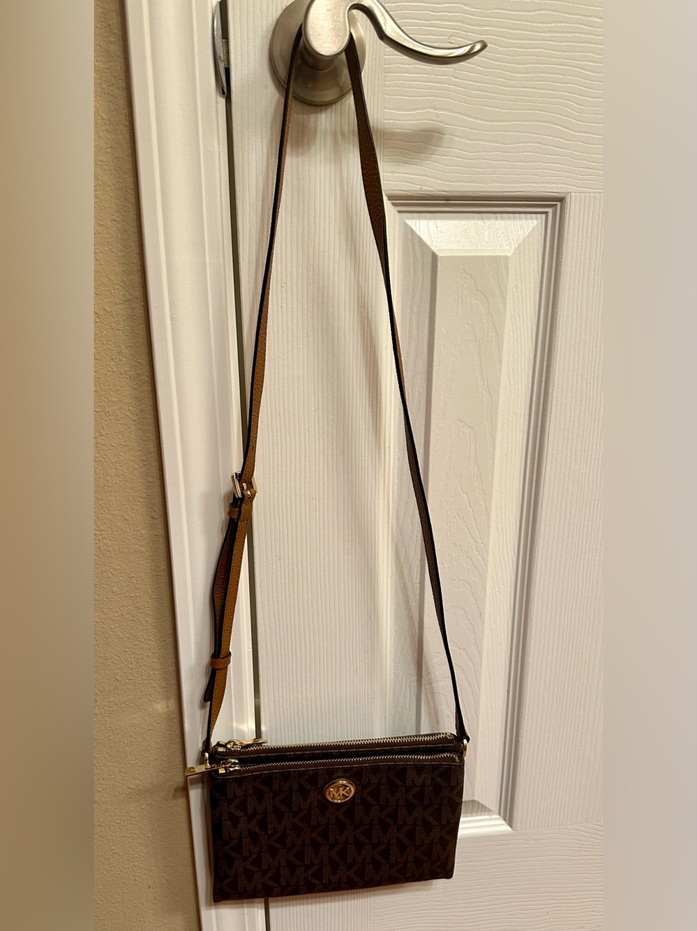 Michael Kors Crossbody Bag-Like New - Picture 5 of 12